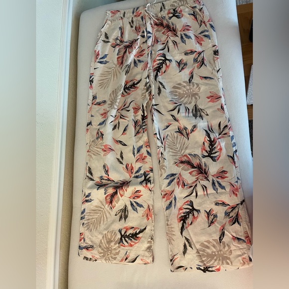 Linen floral pants. - Picture 1 of 1